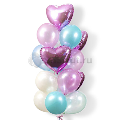 Композиция из латексных шаров с фольгированными сердцами