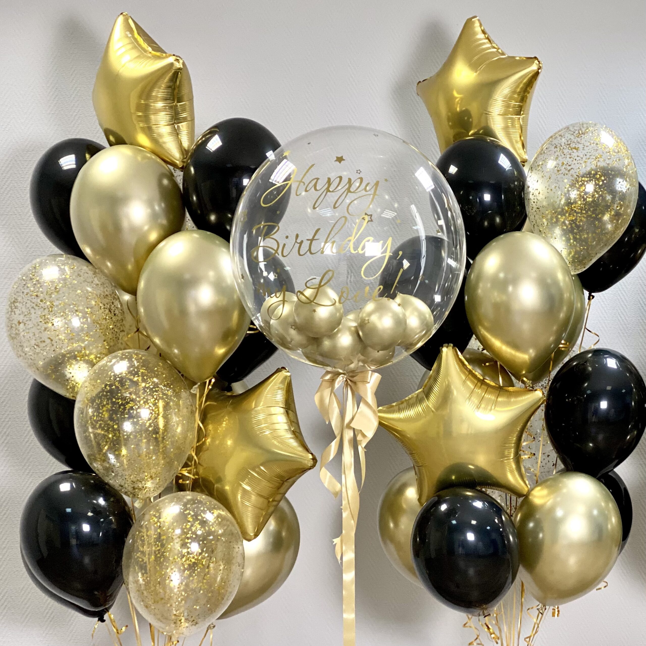 Композиция из черных и золотых шаров с кристальным шаром Bubbles